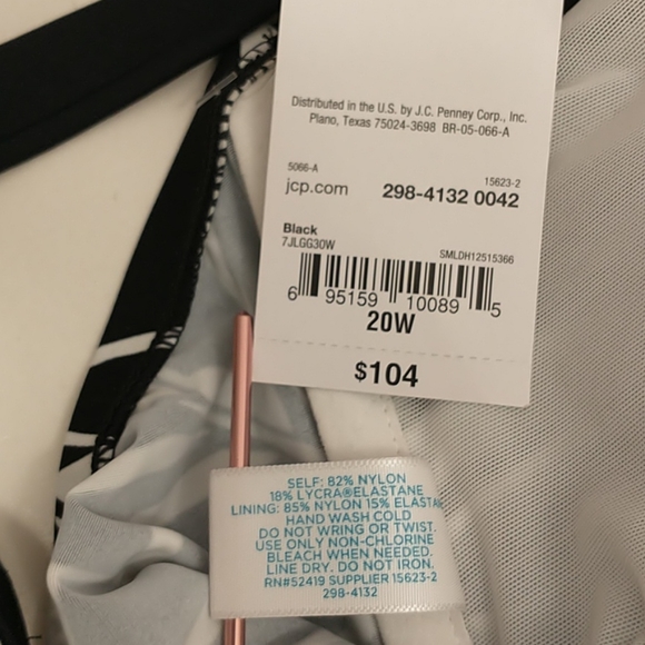 One Piece Bathing Suit 20W Black &White Graphic NWT Unworn Quality Flirty Style - Picture 4 of 7